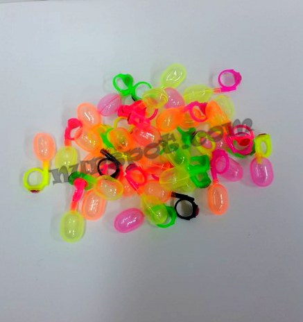 oyuncak sulu yüzük