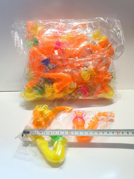 üflemeli uçan top saksafon