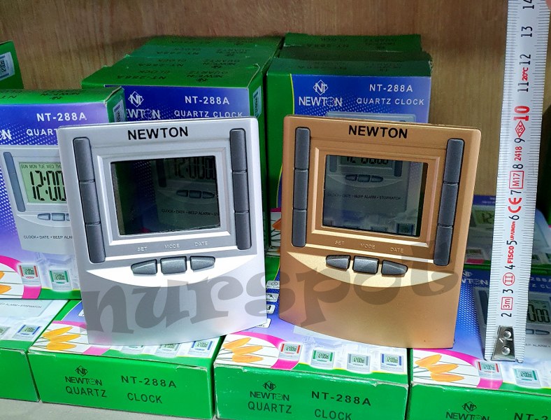 dijital saat masa üstü