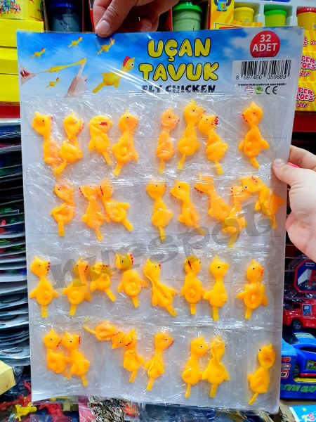 oyuncak uçan tavuk