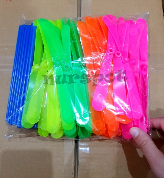 oyuncak elle çevirmeli pervane 3449