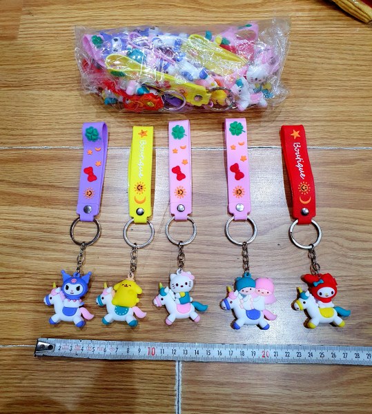 silikon anahtarlık kuromi kayışlı model