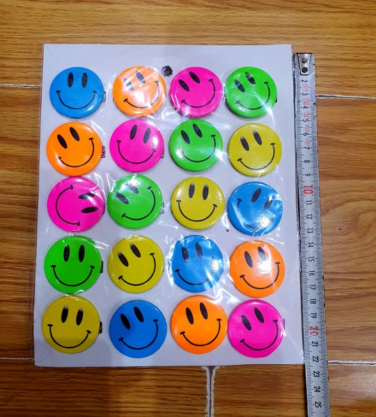 rozet emoji baskılı karma renk