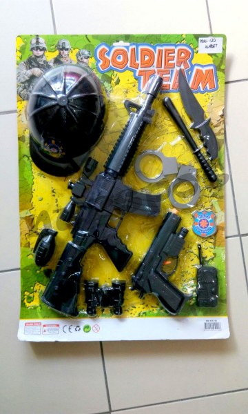 oyuncak asker seti kasklı büyük takım 120