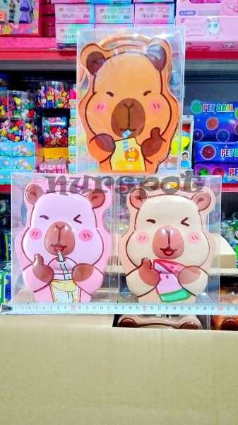 metal kumbara kilitli kapibara